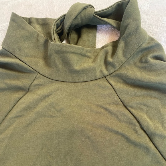 Fabletics Skater Midi Longsleeve open back turtleneck dress skirt - Picture 4 of 6